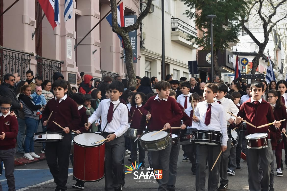 Acto y Desfile 25 de agosto